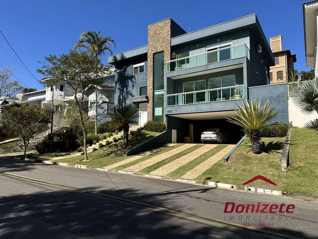 Belíssima casa á venda - Condomínio Fechado