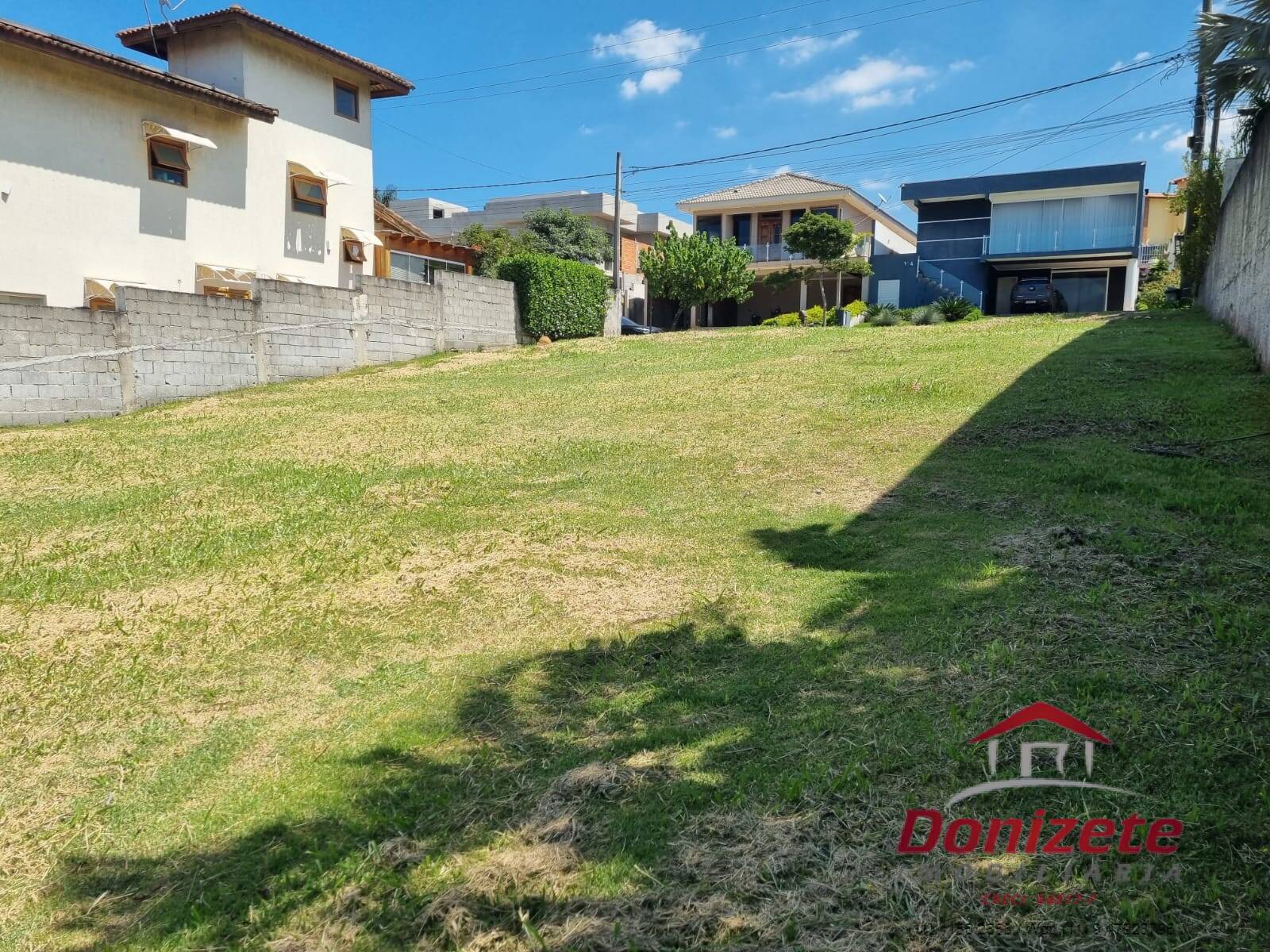 Terreno Condomínio Terras de Santa Adélia com ótima topografia