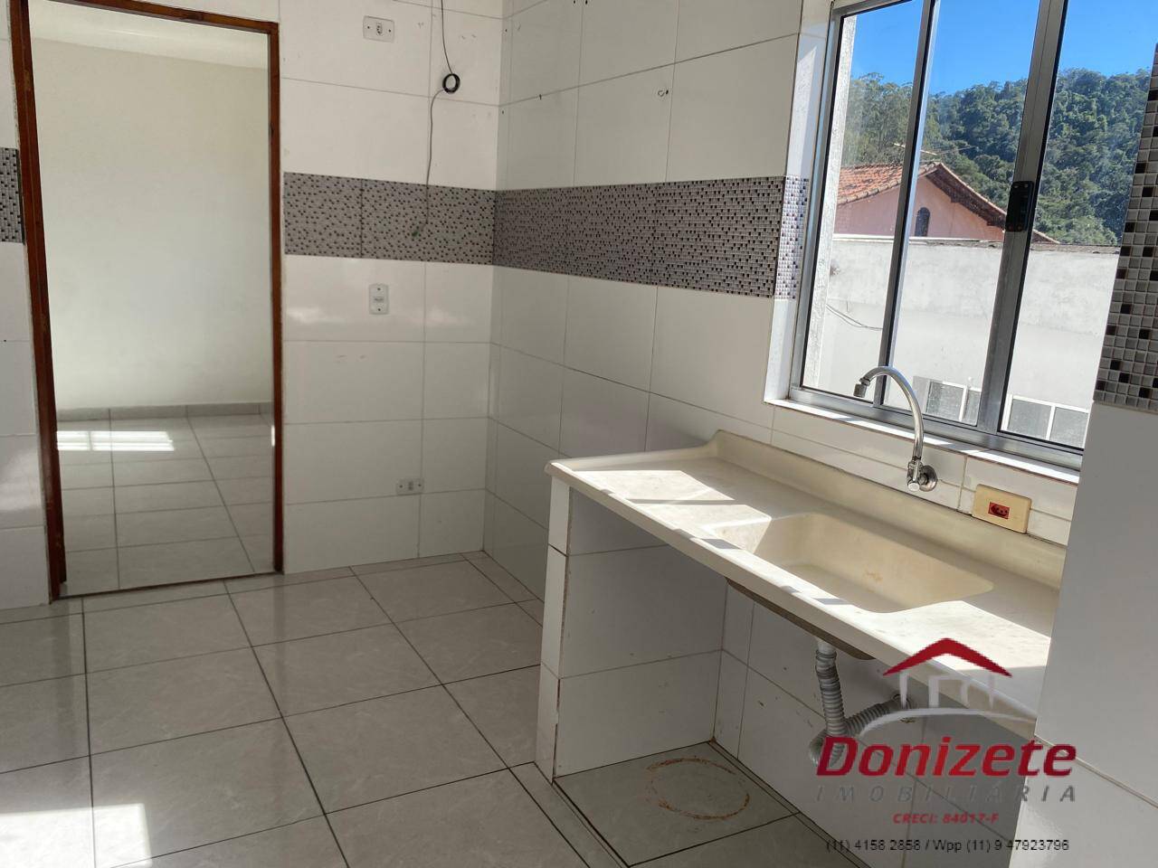 Casa com dois dormitórios próximo ao centro de Cotia Granja Carolina